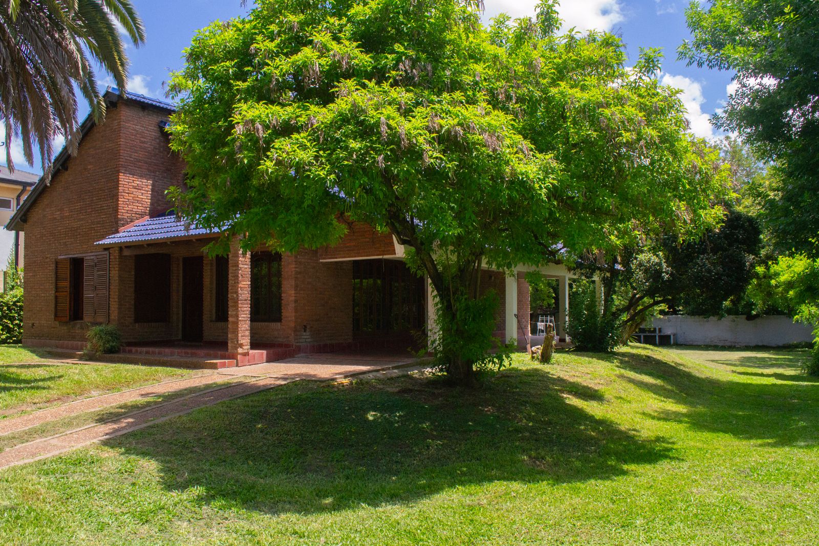 Chalet de ladrillo con parque en zona centro de San José